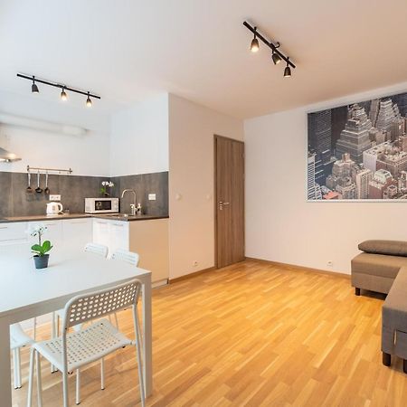 Brand New Two Room Apartment #26 With Free Secure Parking Close To Center Praga Exterior foto