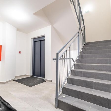 Brand New Two Room Apartment #26 With Free Secure Parking Close To Center Praga Exterior foto