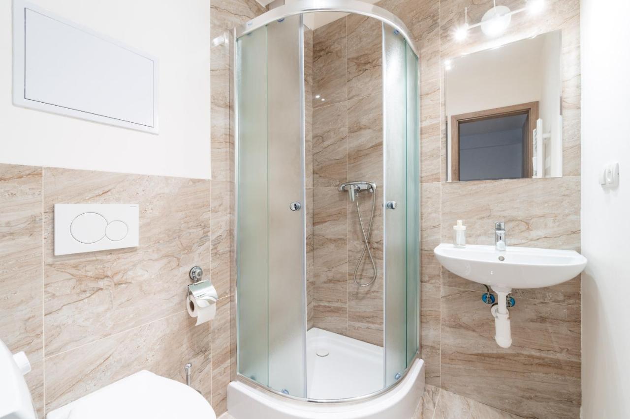 Brand New Two Room Apartment #26 With Free Secure Parking Close To Center Praga Exterior foto