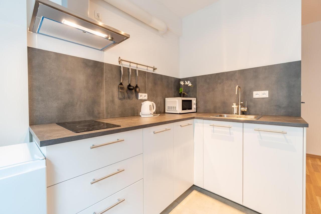 Brand New Two Room Apartment #26 With Free Secure Parking Close To Center Praga Exterior foto