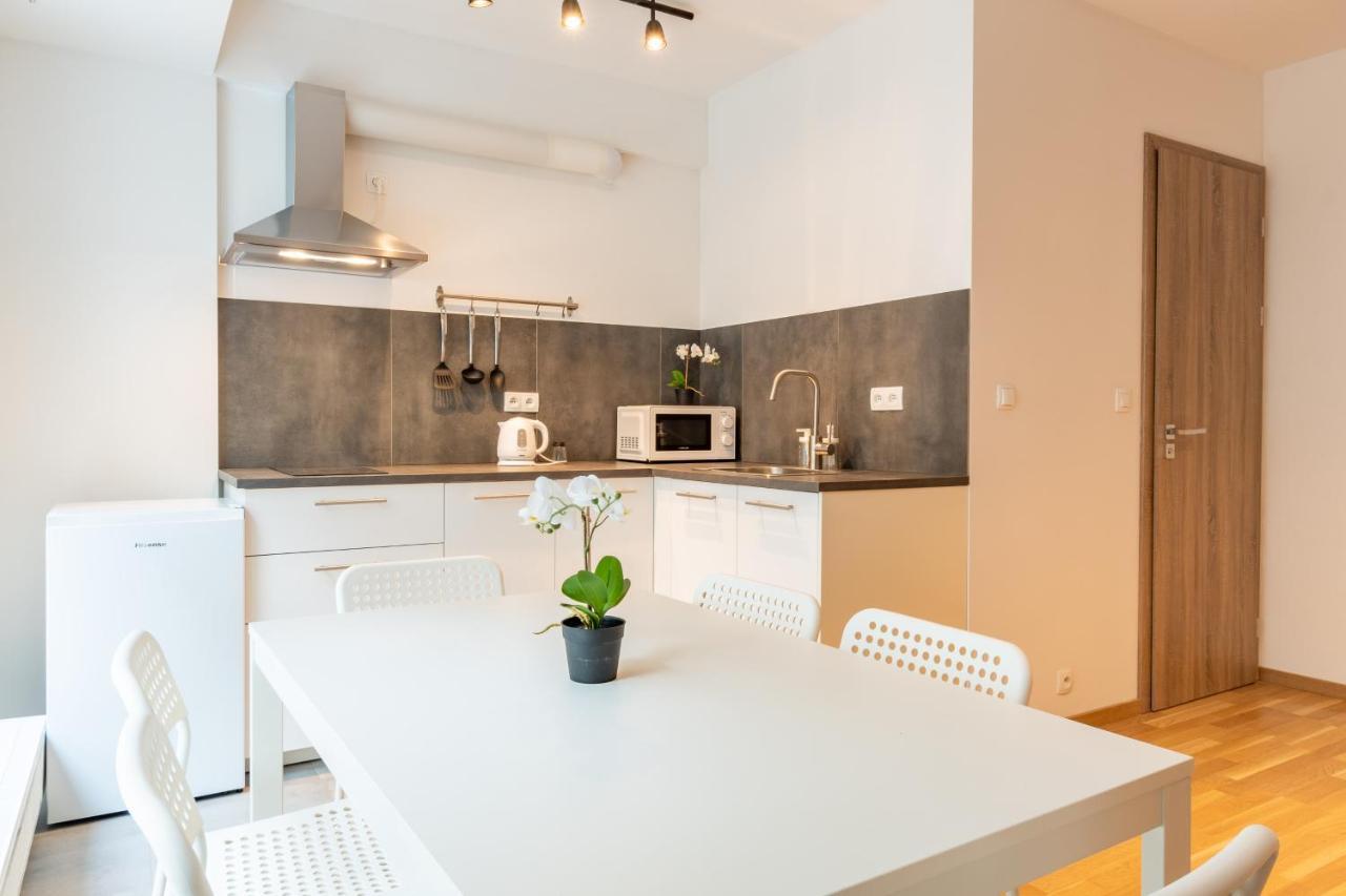 Brand New Two Room Apartment #26 With Free Secure Parking Close To Center Praga Exterior foto